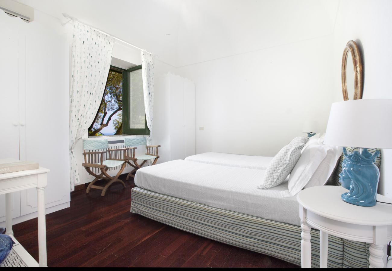 Villa a Positano - AMORE RENTALS - Villa Lo Scoglio con Accesso Diretto al Mare e Giardino 