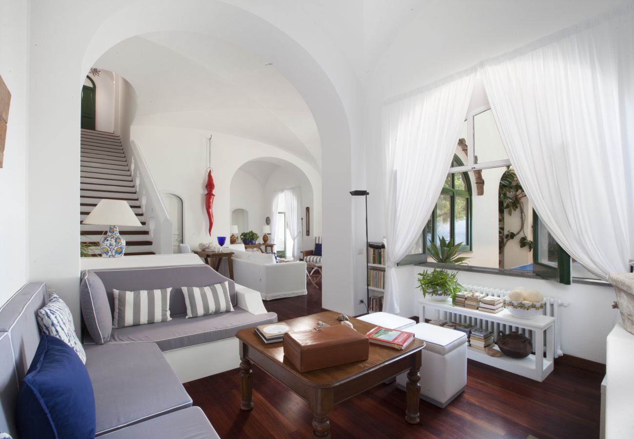 Villa a Positano - AMORE RENTALS - Villa Lo Scoglio con Accesso Diretto al Mare e Giardino 