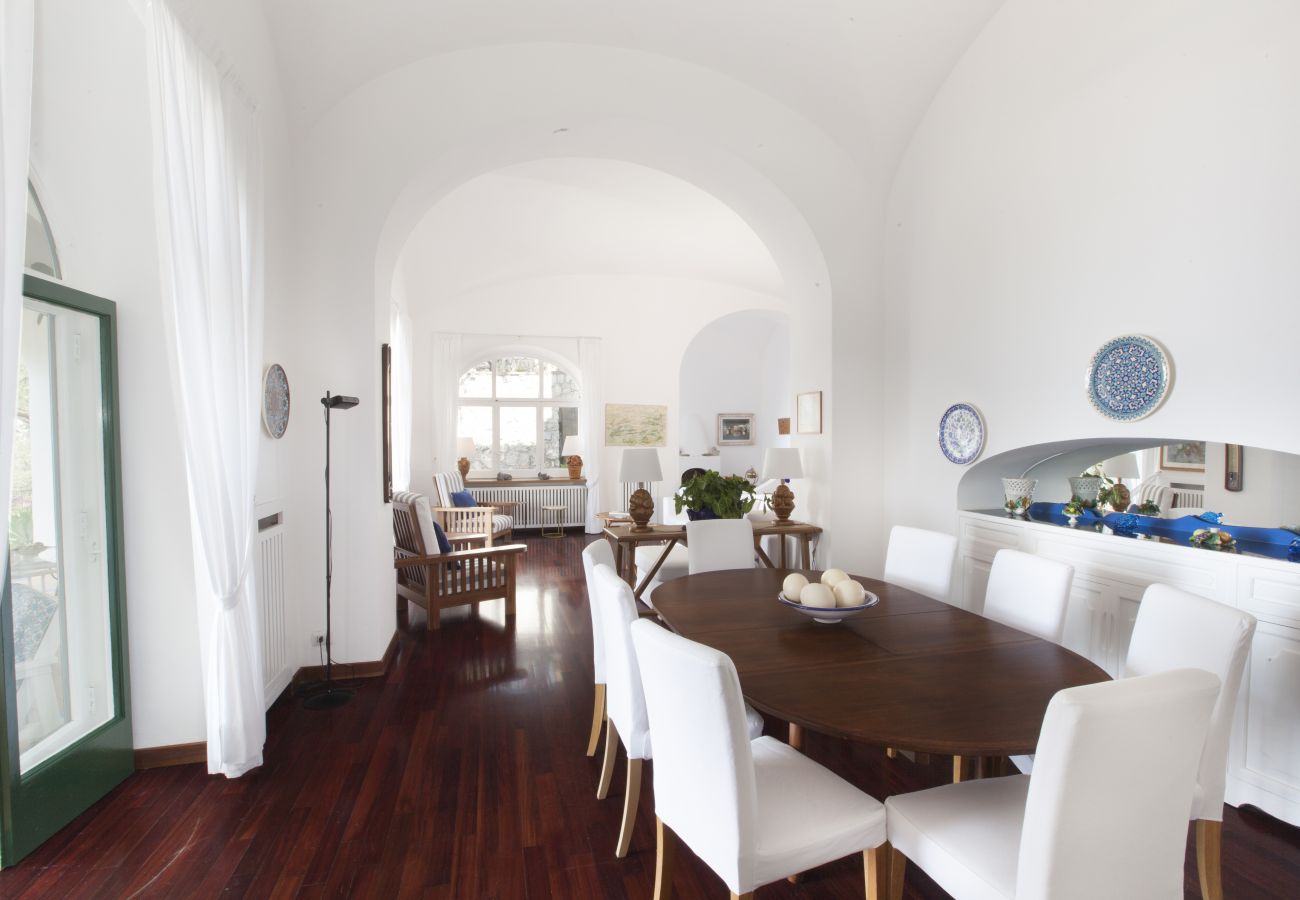 Villa a Positano - AMORE RENTALS - Villa Lo Scoglio con Accesso Diretto al Mare e Giardino 