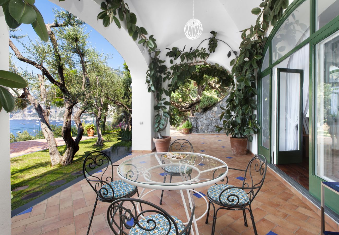 Villa a Positano - AMORE RENTALS - Villa Lo Scoglio con Accesso Diretto al Mare e Giardino 
