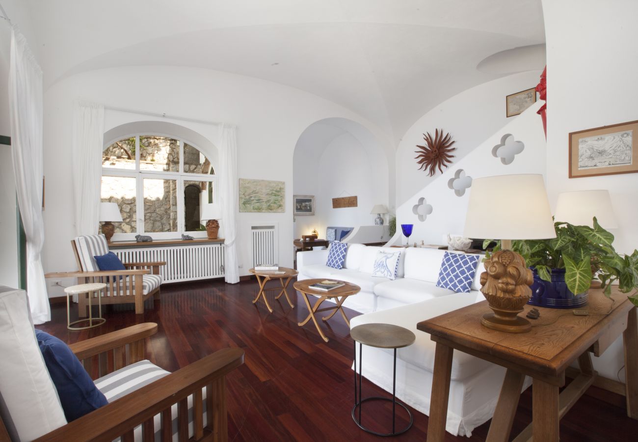 Villa a Positano - AMORE RENTALS - Villa Lo Scoglio con Accesso Diretto al Mare e Giardino 