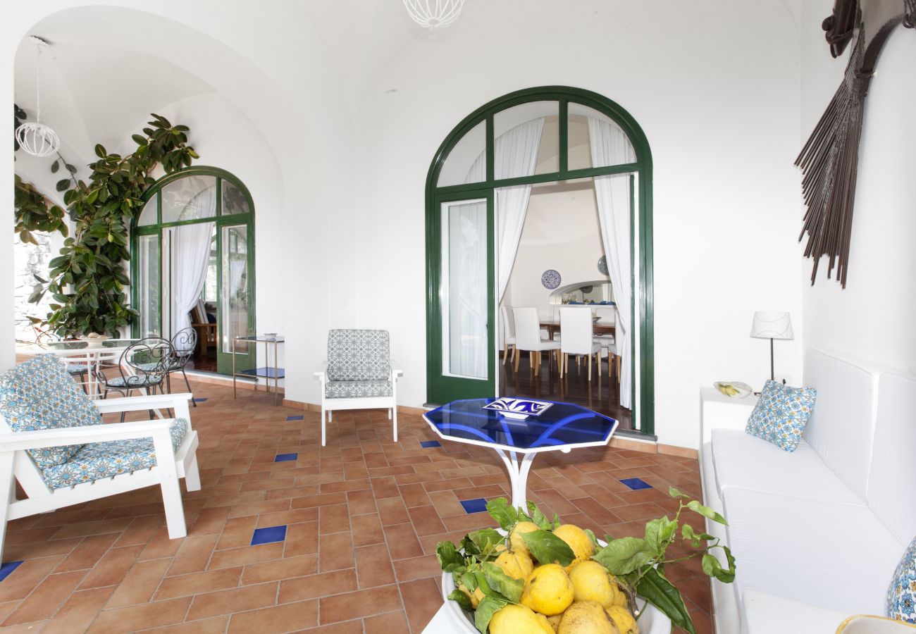 Villa a Positano - AMORE RENTALS - Villa Lo Scoglio con Accesso Diretto al Mare e Giardino 