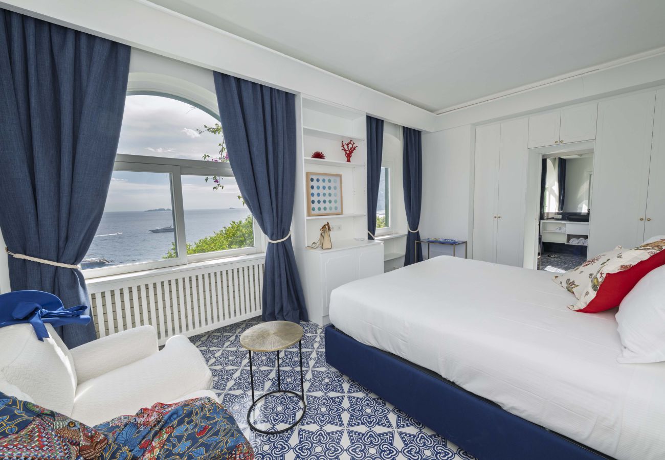 Villa a Positano - AMORE RENTALS - Villa Lo Scoglio con Accesso Diretto al Mare e Giardino 