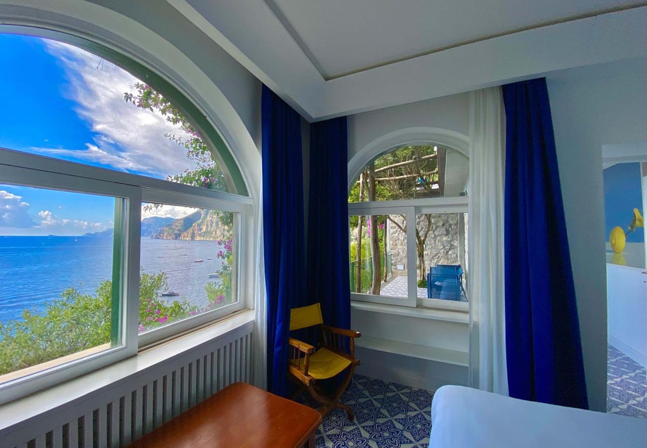 Villa a Positano - AMORE RENTALS - Villa Lo Scoglio con Accesso Diretto al Mare e Giardino 