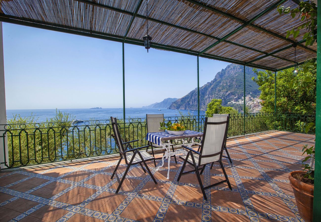 Villa a Positano - AMORE RENTALS - Villa Lo Scoglio con Accesso Diretto al Mare e Giardino 