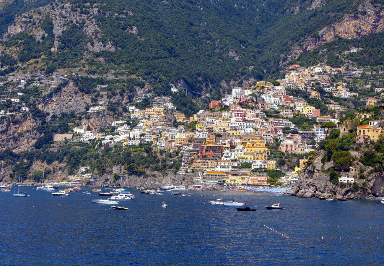 Villa a Positano - AMORE RENTALS - Villa Lo Scoglio con Accesso Diretto al Mare e Giardino 