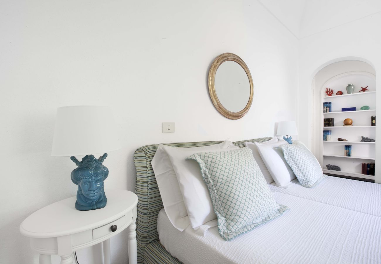 Villa a Positano - AMORE RENTALS - Villa Lo Scoglio con Accesso Diretto al Mare e Giardino 