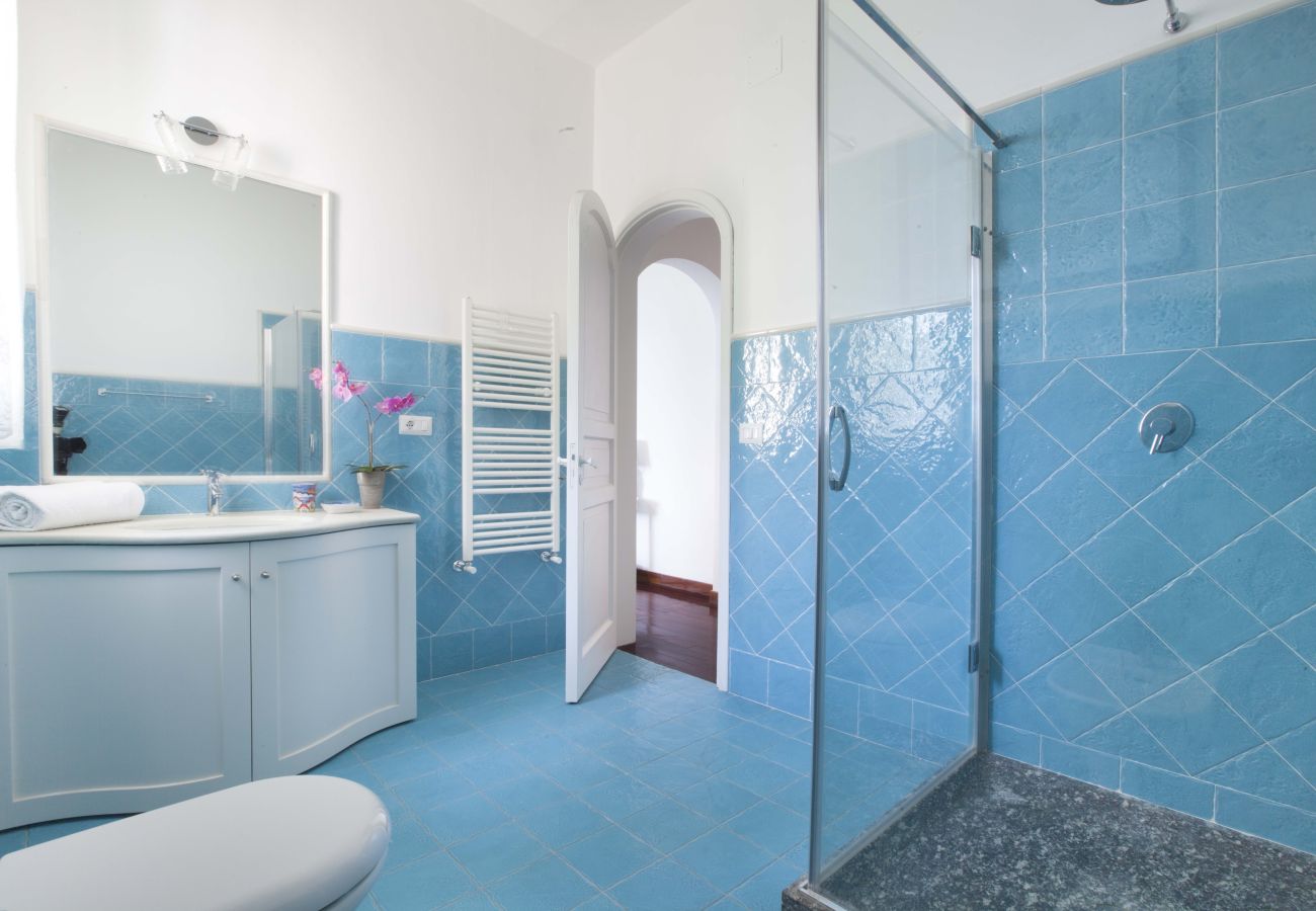 Villa a Positano - AMORE RENTALS - Villa Lo Scoglio con Accesso Diretto al Mare e Giardino 