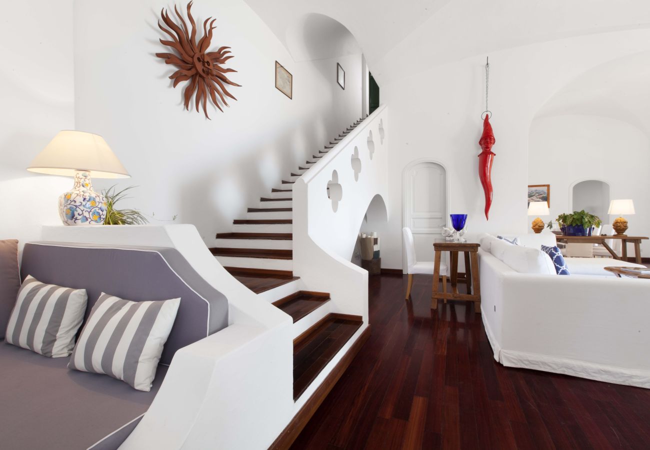 Villa a Positano - AMORE RENTALS - Villa Lo Scoglio con Accesso Diretto al Mare e Giardino 