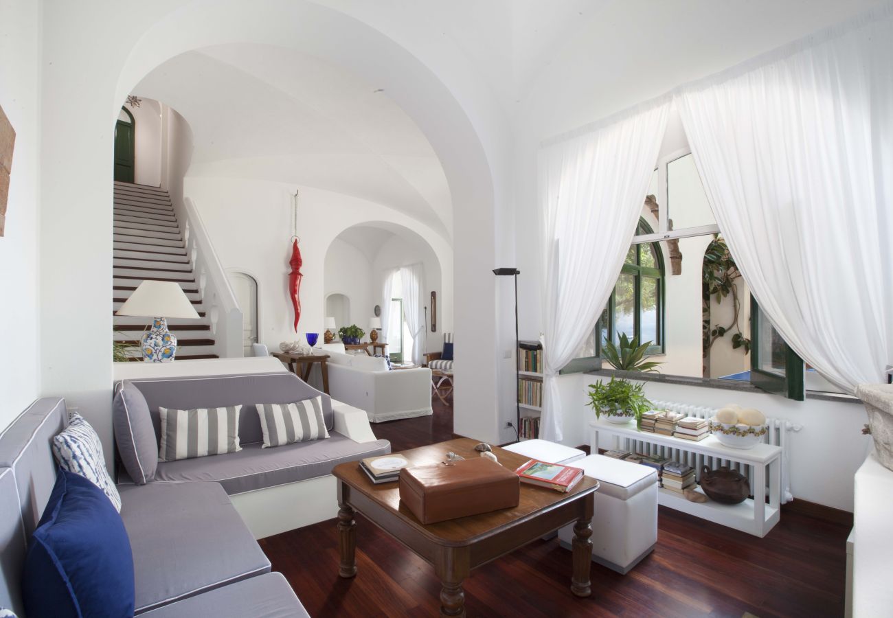 Villa a Positano - AMORE RENTALS - Villa Lo Scoglio con Accesso Diretto al Mare e Giardino 