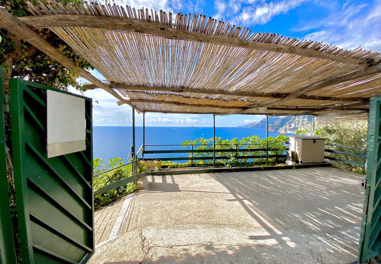 Villa a Positano - AMORE RENTALS - Villa Lo Scoglio con Accesso Diretto al Mare e Giardino 