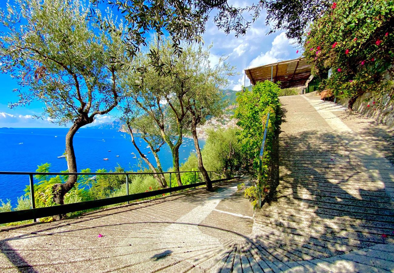 Villa a Positano - AMORE RENTALS - Villa Lo Scoglio con Accesso Diretto al Mare e Giardino 