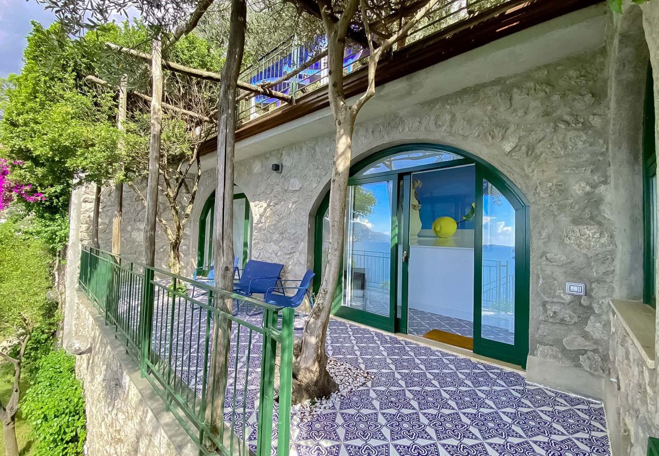 Villa a Positano - AMORE RENTALS - Villa Lo Scoglio con Accesso Diretto al Mare e Giardino 