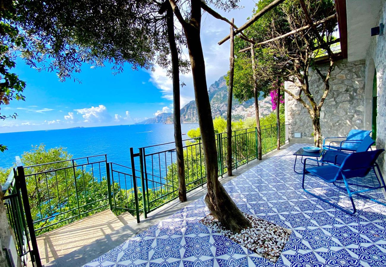 Villa a Positano - AMORE RENTALS - Villa Lo Scoglio con Accesso Diretto al Mare e Giardino 