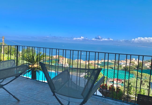 Villa a Massa Lubrense - AMORE RENTALS - Villa Stone on the Sea con Piscina Privata e Giardino Villa a Massa Lubrense - AMORE RENTALS - Villa Stone on the Sea con Piscina Privata e Giardino