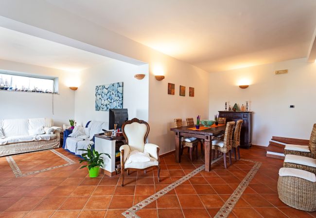 Villa a Massa Lubrense - AMORE RENTALS - Villa Stone on the Sea con Piscina Privata e Giardino Villa a Massa Lubrense - AMORE RENTALS - Villa Stone on the Sea con Piscina Privata e Giardino