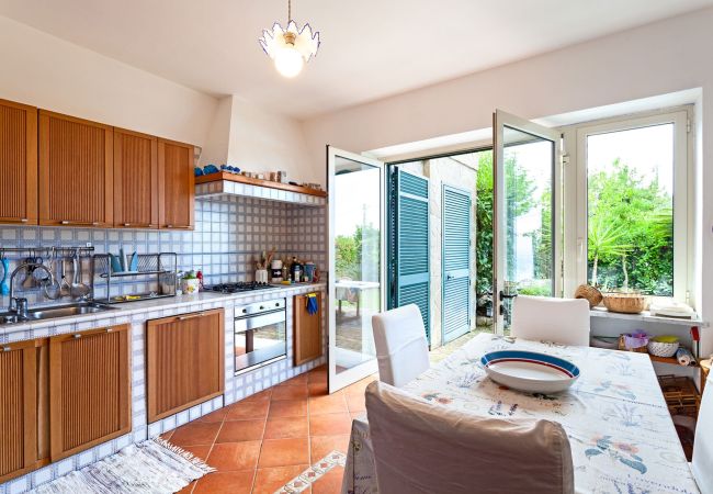 Villa a Massa Lubrense - AMORE RENTALS - Villa Stone on the Sea con Piscina Privata e Giardino Villa a Massa Lubrense - AMORE RENTALS - Villa Stone on the Sea con Piscina Privata e Giardino