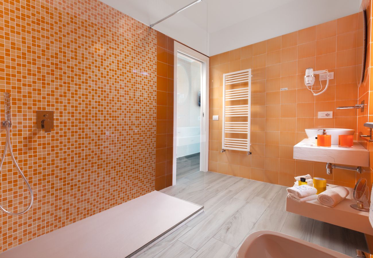 Villa a Nerano - AMORE RENTALS - Villa Iside con Piscina Privata, Vista Mare, Jacuzzi e Parcheggio
