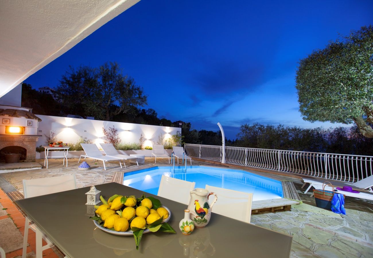 Villa a Termini - AMORE RENTALS - Villa Venus con Piscina Privata, Vista Mare e Parcheggio