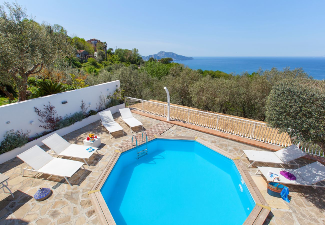 Villa a Termini - AMORE RENTALS - Villa Venus con Piscina Privata, Vista Mare e Parcheggio