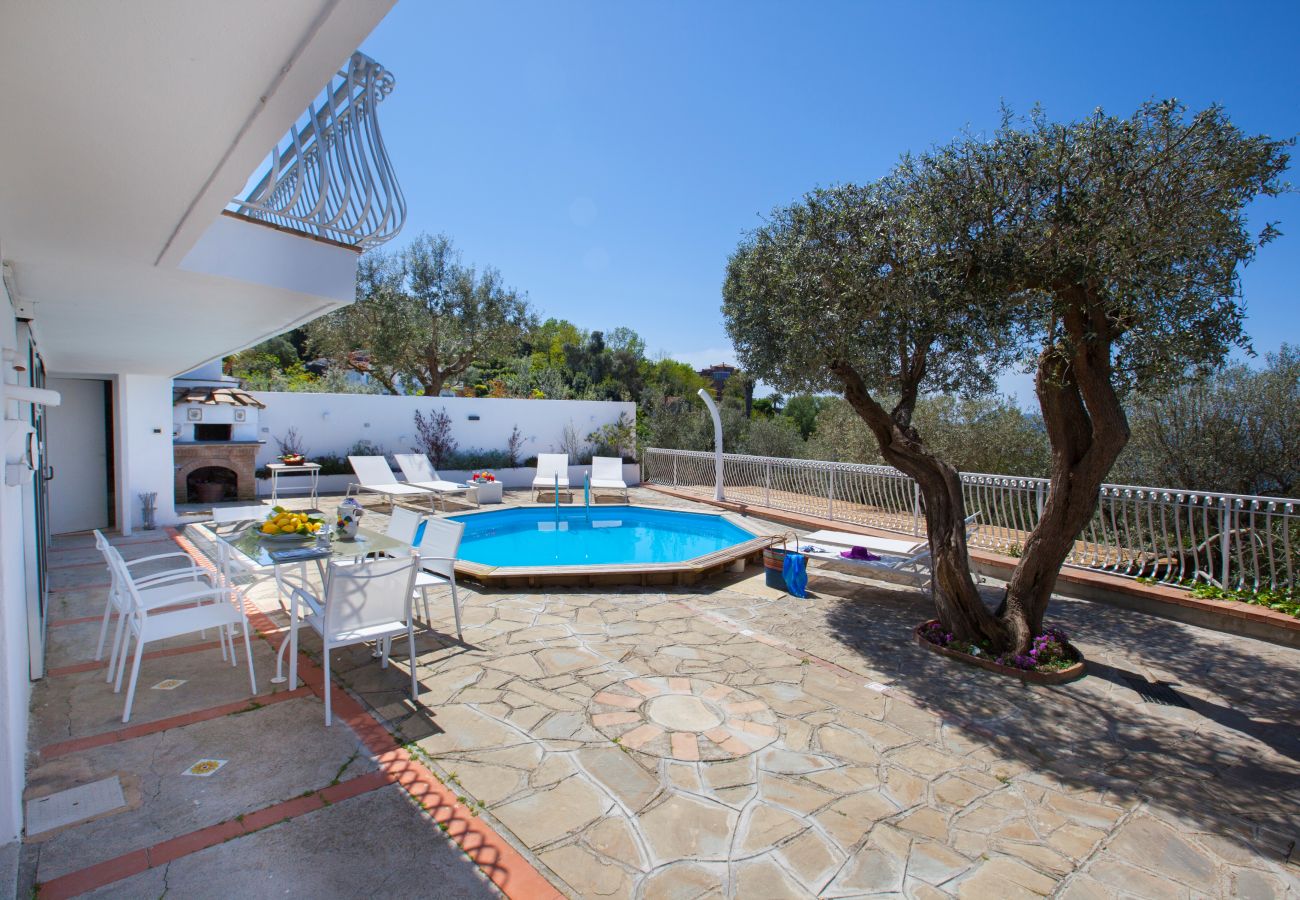 Villa a Termini - AMORE RENTALS - Villa Venus con Piscina Privata, Vista Mare e Parcheggio