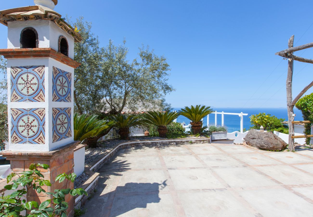 Villa a Termini - AMORE RENTALS - Villa Venus con Piscina Privata, Vista Mare e Parcheggio