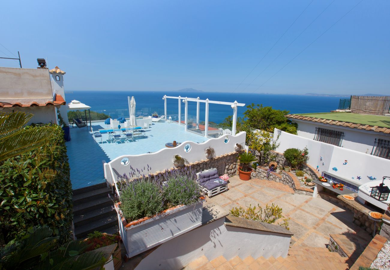 Villa a Termini - AMORE RENTALS - Villa Venus con Piscina Privata, Vista Mare e Parcheggio