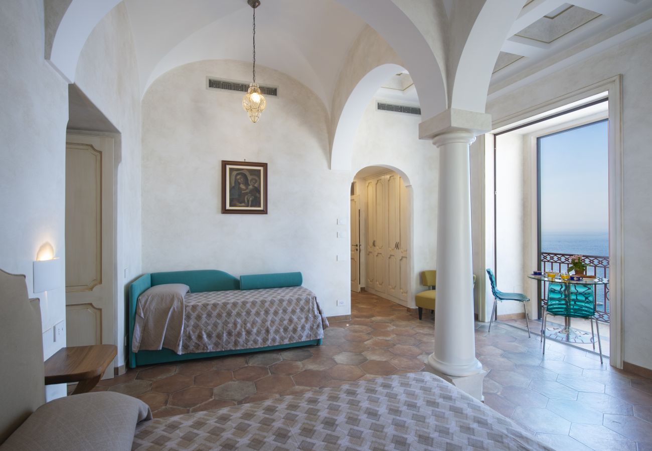 Casa a Positano - AMORE RENTALS - Casa Volte Alte con Vasca Idromassaggio, Vista Mare e Terrazza