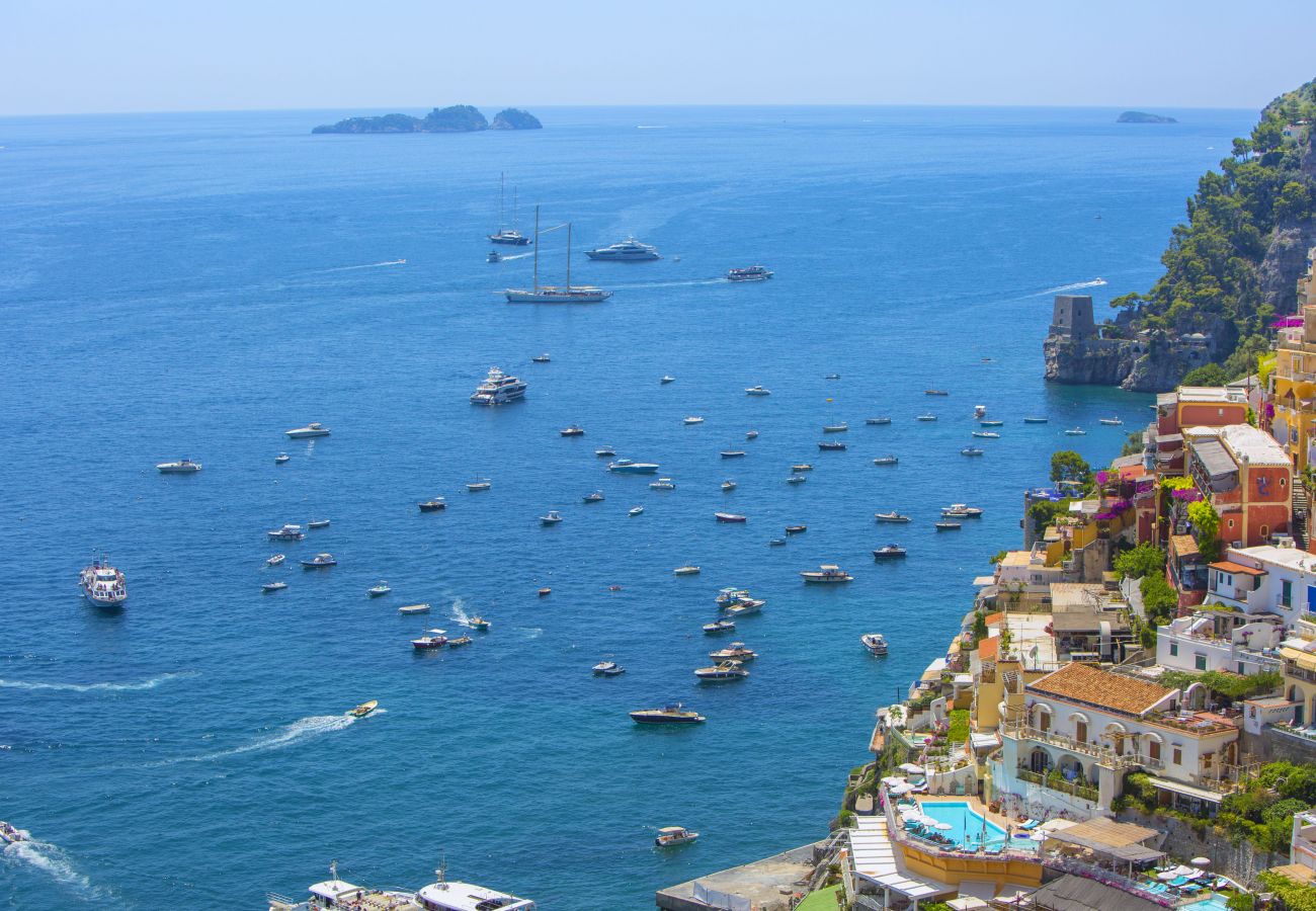 Casa a Positano - AMORE RENTALS - Casa Volte Alte con Vasca Idromassaggio, Vista Mare e Terrazza