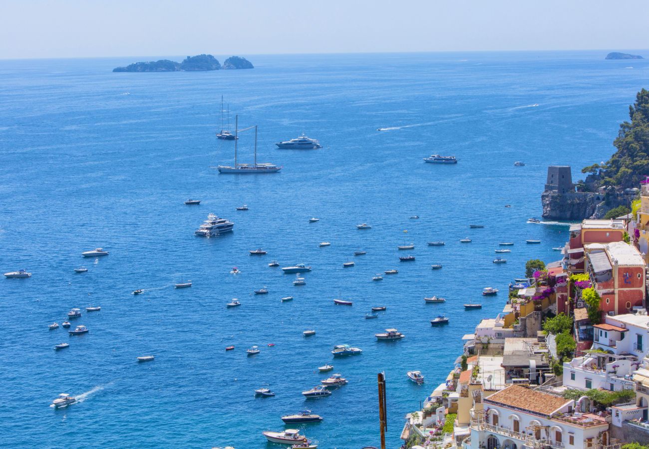 Casa a Positano - AMORE RENTALS - Casa Volte Alte con Vasca Idromassaggio, Vista Mare e Terrazza