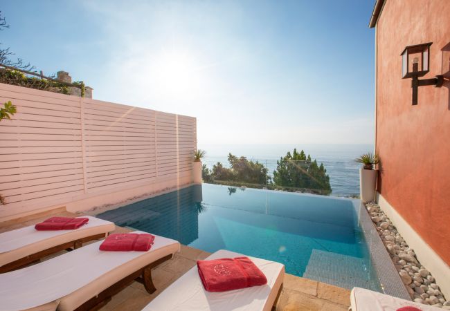 Villa a Praiano - AMORE RENTALS - Villa Aurora con Piscine Riscaldate, Vista Mare e Colazione Inclusa