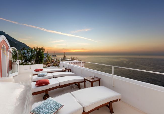 Villa a Praiano - AMORE RENTALS - Villa Aurora con Piscine Riscaldate, Vista Mare e Colazione Inclusa Villa a Praiano - AMORE RENTALS - Villa Aurora con Piscine Riscaldate, Vista Mare e Colazione Inclusa