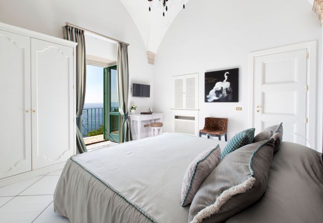 Villa a Praiano - AMORE RENTALS - Villa Aurora con Piscine Riscaldate, Vista Mare e Colazione Inclusa Villa a Praiano - AMORE RENTALS - Villa Aurora con Piscine Riscaldate, Vista Mare e Colazione Inclusa