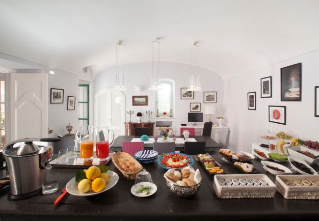 Villa a Praiano - AMORE RENTALS - Villa Aurora con Piscine Riscaldate, Vista Mare e Colazione Inclusa Villa a Praiano - AMORE RENTALS - Villa Aurora con Piscine Riscaldate, Vista Mare e Colazione Inclusa
