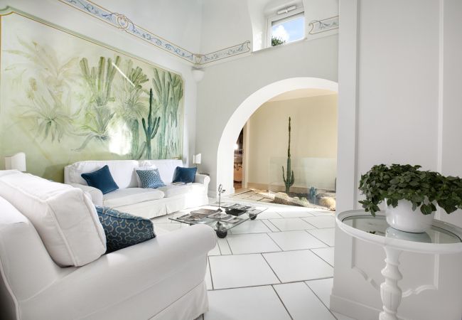 Villa a Praiano - AMORE RENTALS - Villa Aurora con Piscine Riscaldate, Vista Mare e Colazione Inclusa Villa a Praiano - AMORE RENTALS - Villa Aurora con Piscine Riscaldate, Vista Mare e Colazione Inclusa