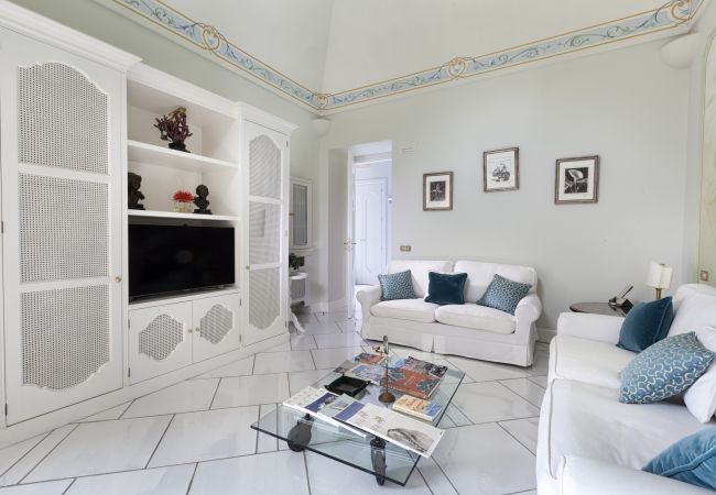 Villa a Praiano - AMORE RENTALS - Villa Aurora con Piscine Riscaldate, Vista Mare e Colazione Inclusa Villa a Praiano - AMORE RENTALS - Villa Aurora con Piscine Riscaldate, Vista Mare e Colazione Inclusa