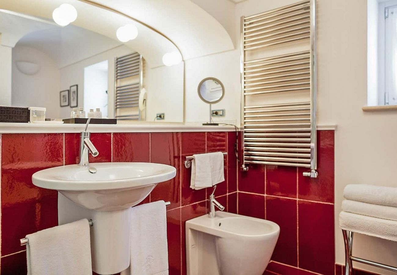 Villa a Praiano - AMORE RENTALS - Villa Aurora con Piscine Riscaldate, Vista Mare e Colazione Inclusa