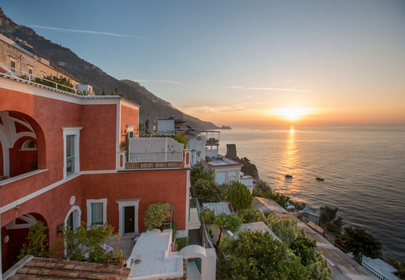 Villa a Praiano - AMORE RENTALS - Villa Aurora con Piscine Riscaldate, Vista Mare e Colazione Inclusa