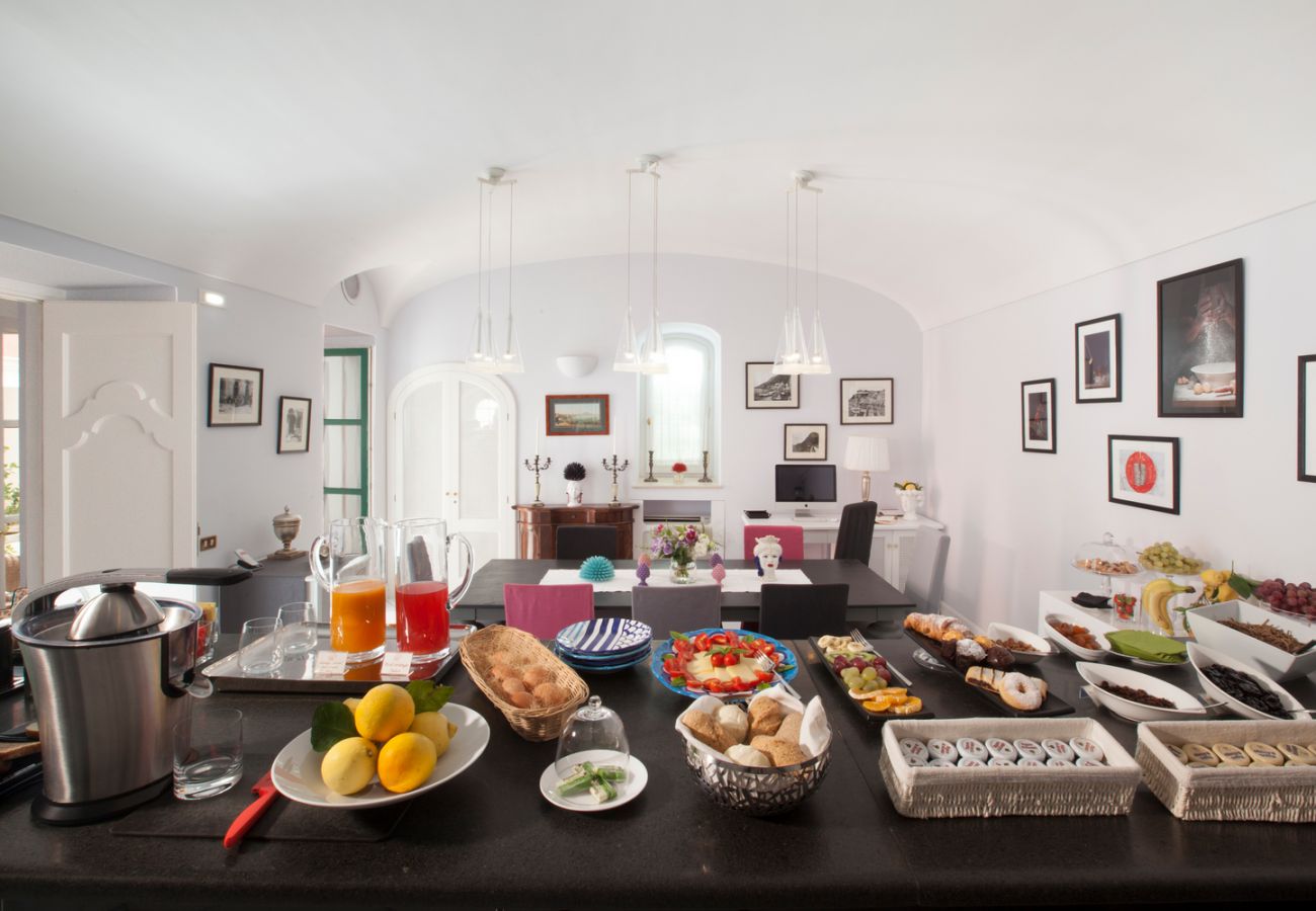 Villa a Praiano - AMORE RENTALS - Villa Aurora con Piscine Riscaldate, Vista Mare e Colazione Inclusa