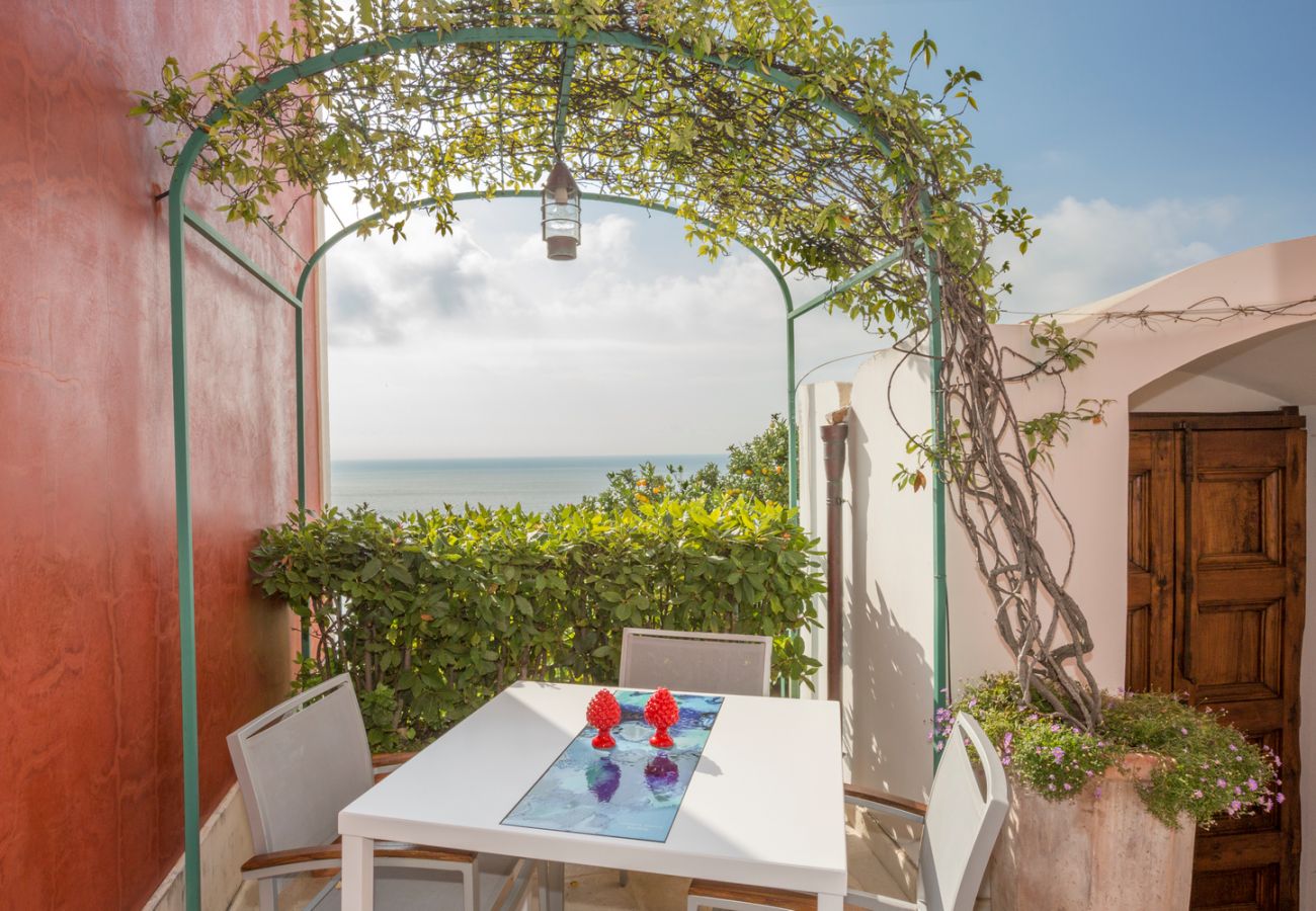 Villa a Praiano - AMORE RENTALS - Villa Aurora con Piscine Riscaldate, Vista Mare e Colazione Inclusa