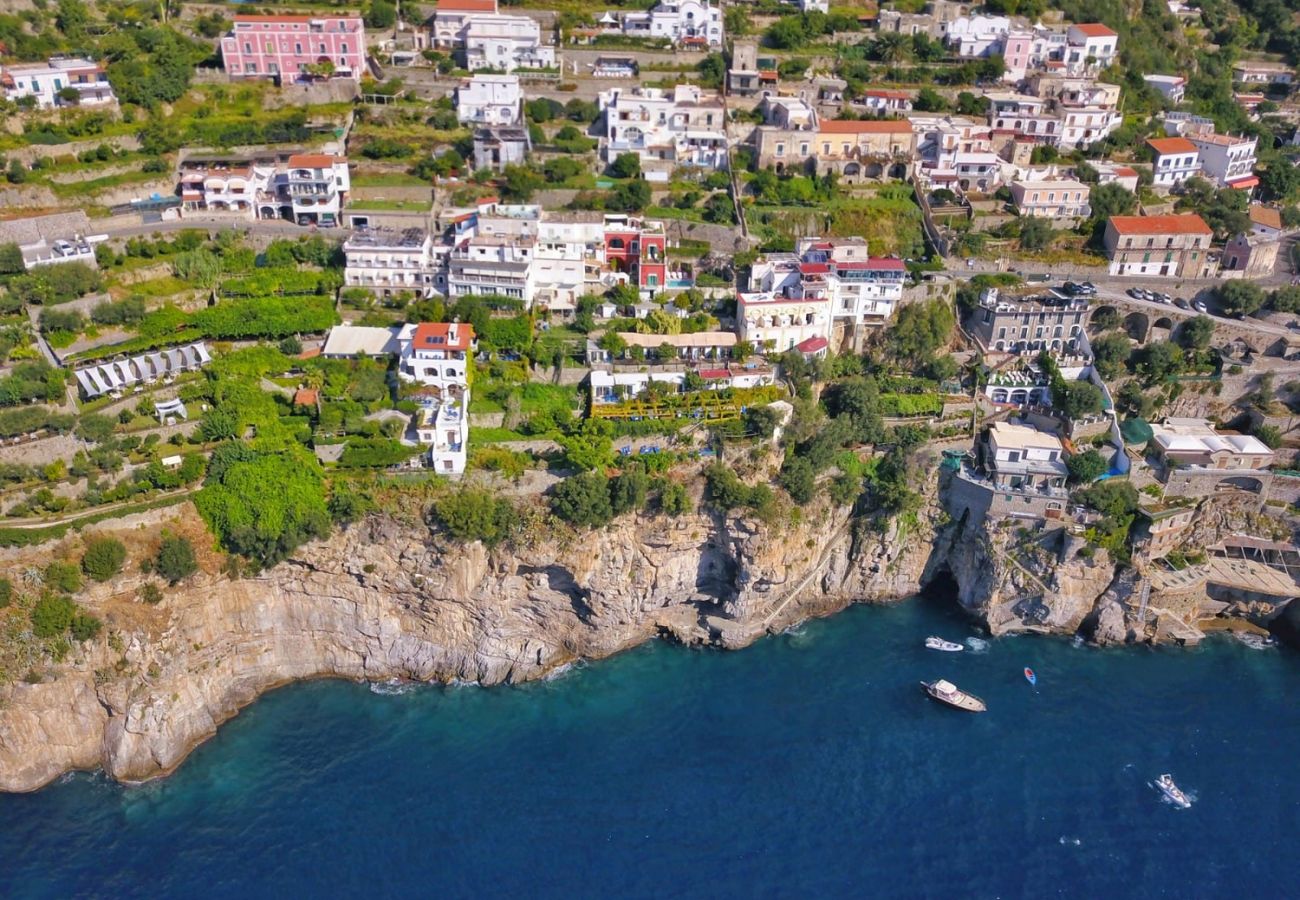 Villa a Praiano - AMORE RENTALS - Villa Aurora con Piscine Riscaldate, Vista Mare e Colazione Inclusa