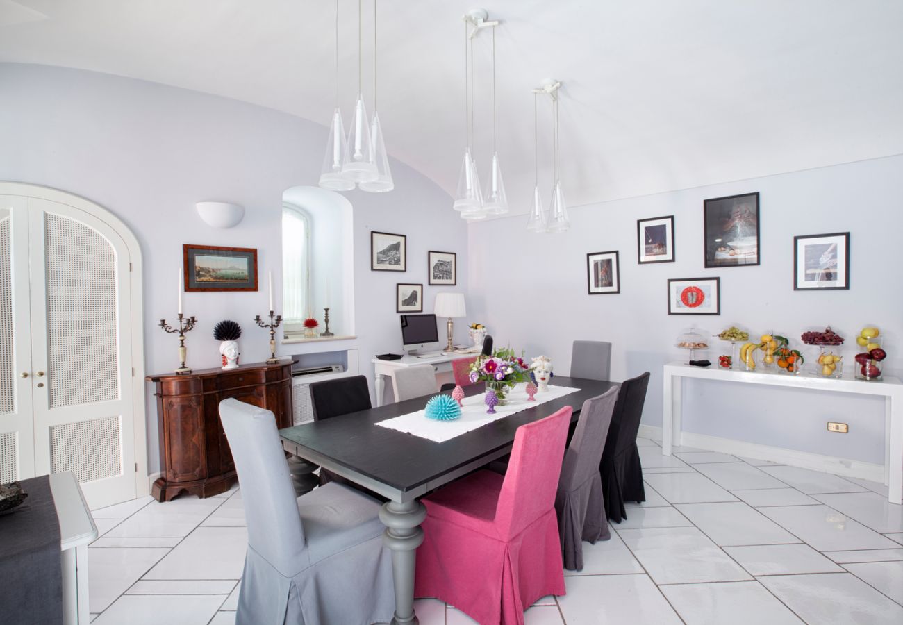 Villa a Praiano - AMORE RENTALS - Villa Aurora con Piscine Riscaldate, Vista Mare e Colazione Inclusa