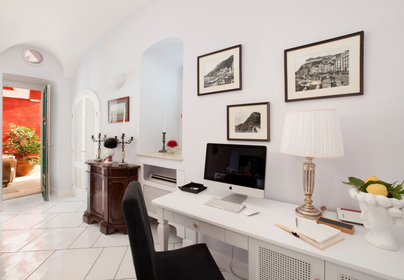Villa a Praiano - AMORE RENTALS - Villa Aurora con Piscine Riscaldate, Vista Mare e Colazione Inclusa