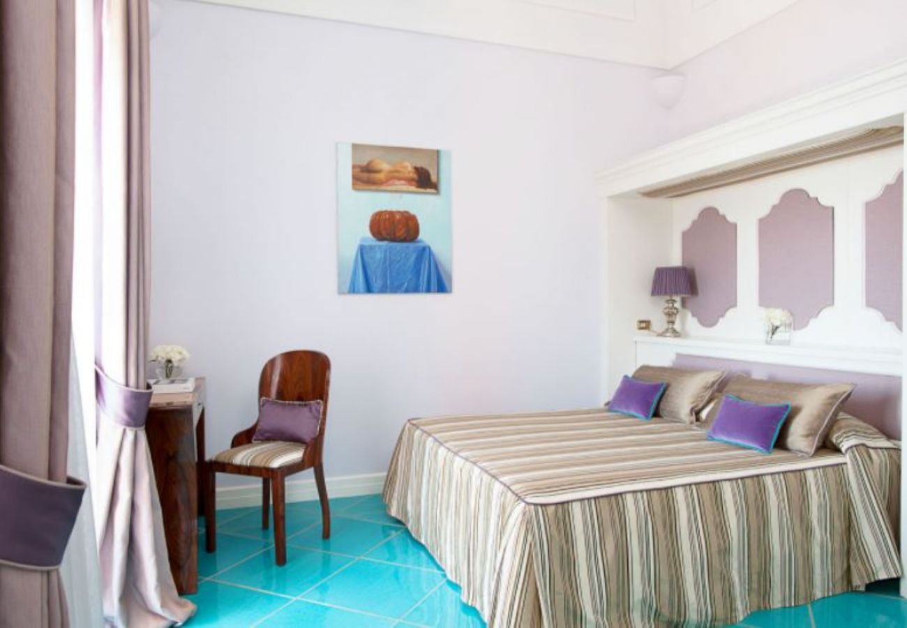 Villa a Praiano - AMORE RENTALS - Villa Aurora con Piscine Riscaldate, Vista Mare e Colazione Inclusa