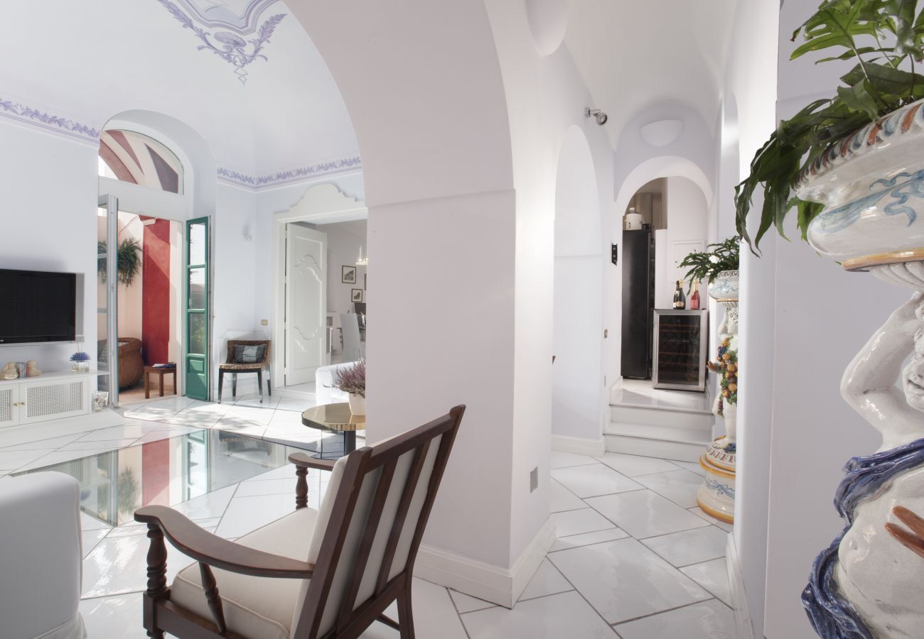 Villa a Praiano - AMORE RENTALS - Villa Aurora con Piscine Riscaldate, Vista Mare e Colazione Inclusa