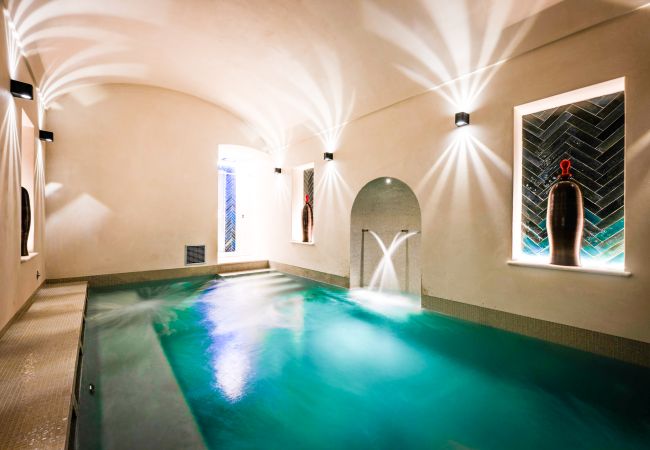 Villa a Praiano - AMORE RENTALS - Villa Mare Blu con Piscina Interna Riscaldata, Vista Mare e Colazione Villa a Praiano - AMORE RENTALS - Villa Mare Blu con Piscina Interna Riscaldata, Vista Mare e Colazione