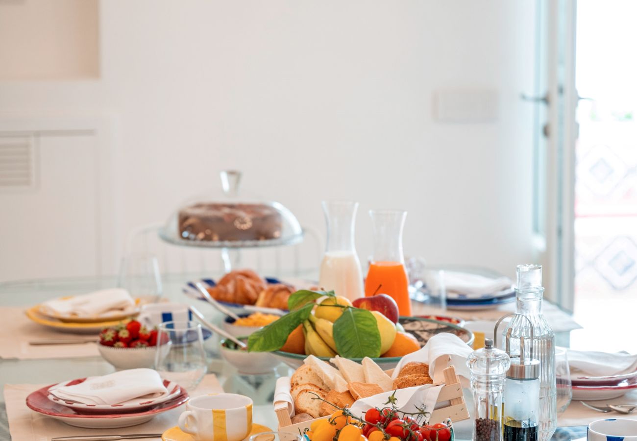 Villa a Praiano - AMORE RENTALS - Villa Mare Blu con Piscina Interna Riscaldata, Vista Mare e Colazione