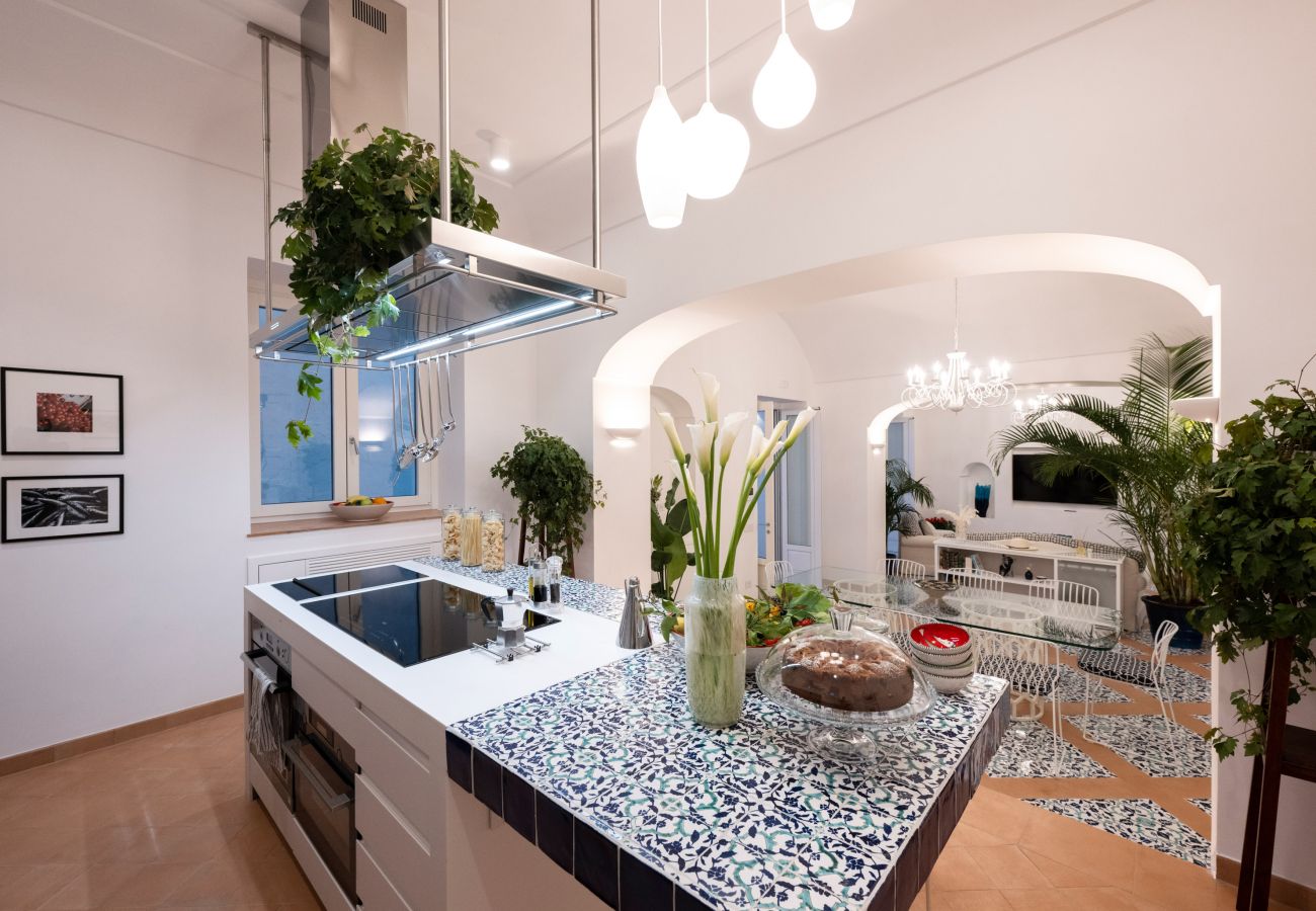 Villa a Praiano - AMORE RENTALS - Villa Mare Blu con Piscina Interna Riscaldata, Vista Mare e Colazione