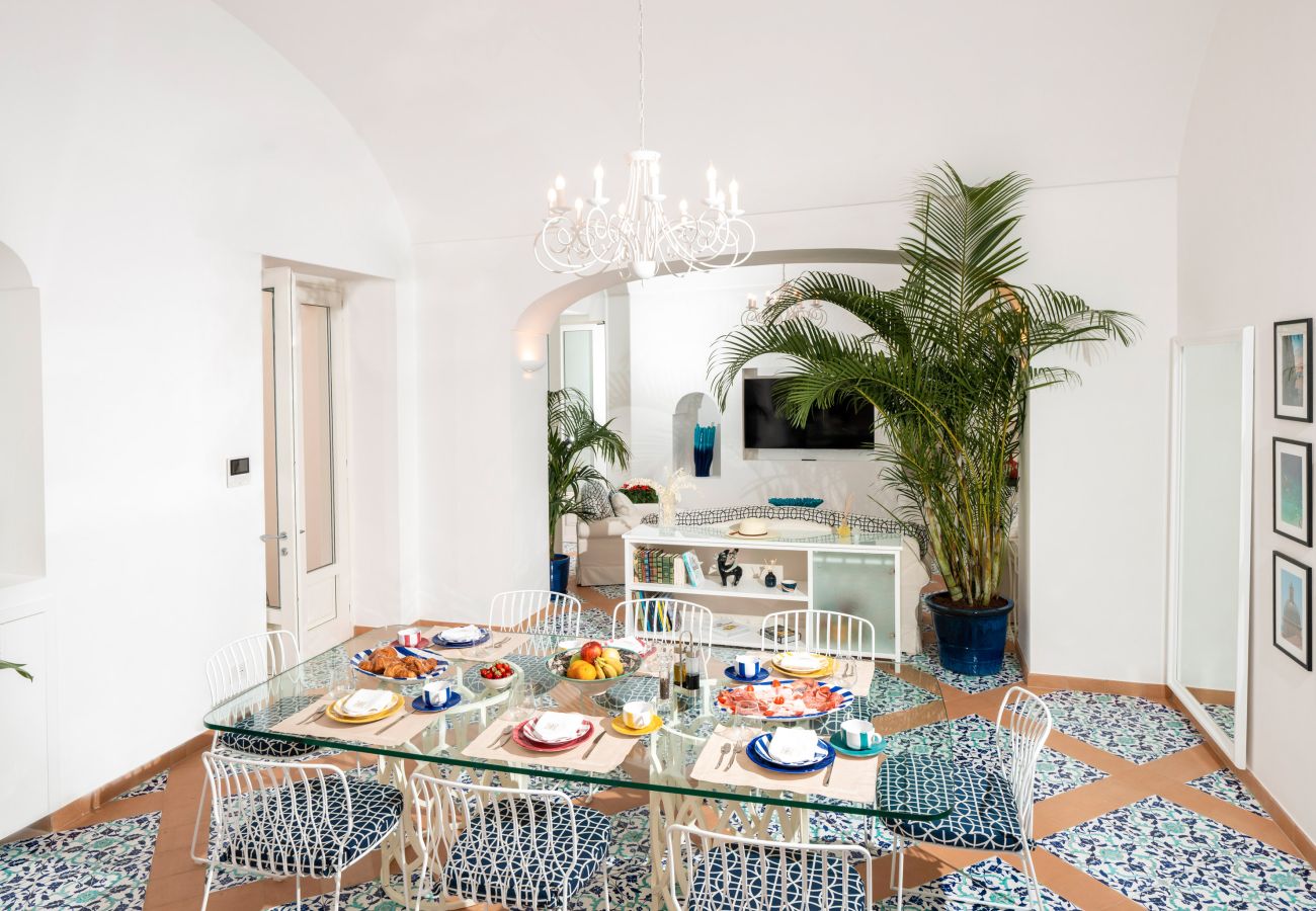 Villa a Praiano - AMORE RENTALS - Villa Mare Blu con Piscina Interna Riscaldata, Vista Mare e Colazione