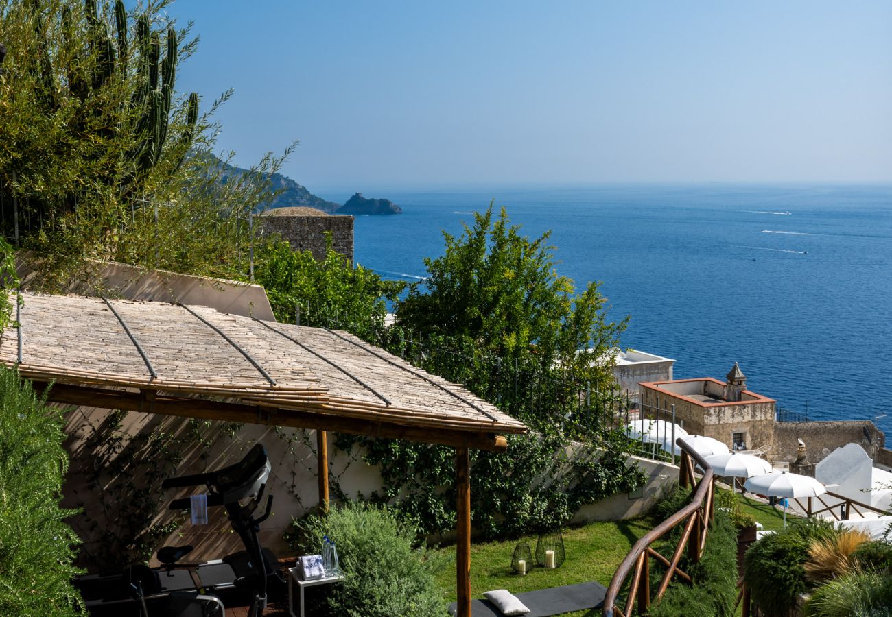 Villa a Praiano - AMORE RENTALS - Villa Mare Blu con Piscina Interna Riscaldata, Vista Mare e Colazione